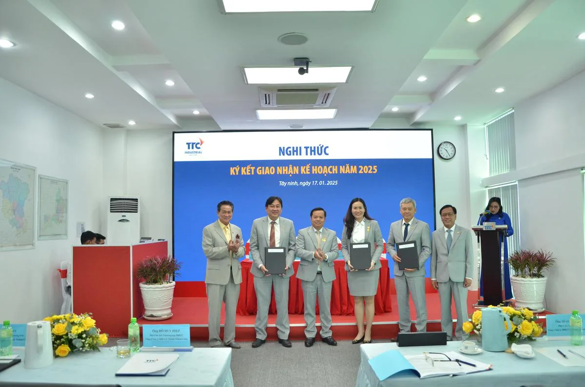 HỘI NGHỊ TỔNG KẾT TTC IR NĂM 2024 VÀ TRIỂN KHAI NHIỆM VỤ NĂM 2025 - Công Ty CP Khu Công Nghiệp Thành Thành Công (TTC IZ) HỘI NGHỊ TỔNG KẾT TTC IR NĂM 2024 VÀ TRIỂN KHAI NHIỆM VỤ NĂM 2025 - Công Ty CP Khu Công Nghiệp Thành Thành Công (TTC IZ)