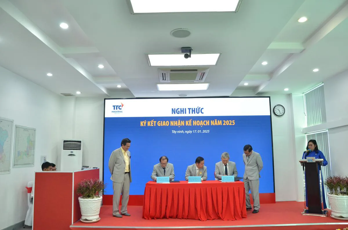 HỘI NGHỊ TỔNG KẾT TTC IR NĂM 2024 VÀ TRIỂN KHAI NHIỆM VỤ NĂM 2025 - Công Ty CP Khu Công Nghiệp Thành Thành Công (TTC IZ) HỘI NGHỊ TỔNG KẾT TTC IR NĂM 2024 VÀ TRIỂN KHAI NHIỆM VỤ NĂM 2025 - Công Ty CP Khu Công Nghiệp Thành Thành Công (TTC IZ)