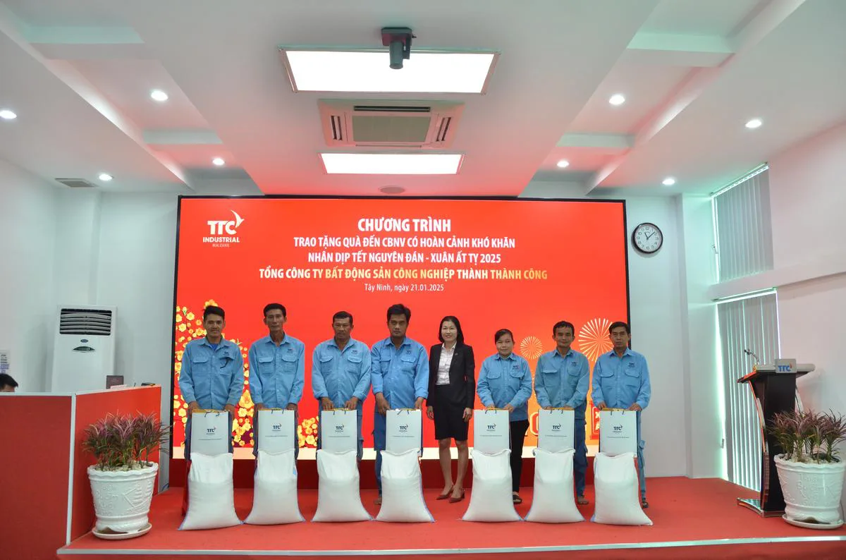 TTC IR TRAO TẶNG HƠN 200 PHẦN QUÀ TẾT CHO CÁC GIA ĐÌNH CÓ HOÀN CẢNH KHÓ KHĂN