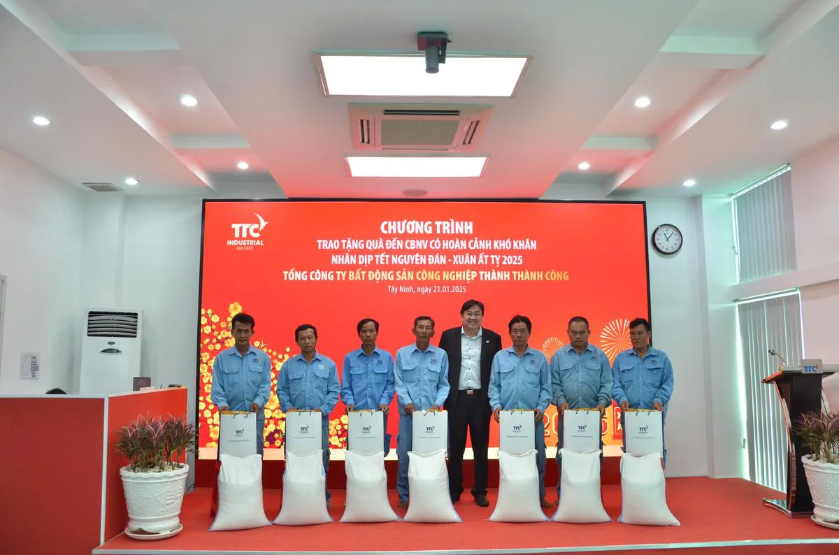 TTC IR TRAO TẶNG HƠN 200 PHẦN QUÀ TẾT CHO CÁC GIA ĐÌNH CÓ HOÀN CẢNH KHÓ KHĂN - Công Ty CP Khu Công Nghiệp Thành Thành Công (TTC IZ) TTC IR TRAO TẶNG HƠN 200 PHẦN QUÀ TẾT CHO CÁC GIA ĐÌNH CÓ HOÀN CẢNH KHÓ KHĂN - Công Ty CP Khu Công Nghiệp Thành Thành Công (TTC IZ)