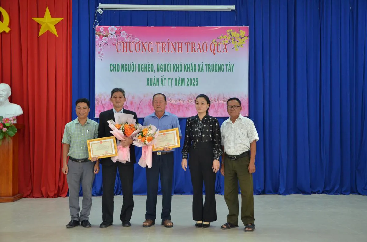 TTC IR TRAO TẶNG HƠN 200 PHẦN QUÀ TẾT CHO CÁC GIA ĐÌNH CÓ HOÀN CẢNH KHÓ KHĂN - Công Ty CP Khu Công Nghiệp Thành Thành Công (TTC IZ) TTC IR TRAO TẶNG HƠN 200 PHẦN QUÀ TẾT CHO CÁC GIA ĐÌNH CÓ HOÀN CẢNH KHÓ KHĂN - Công Ty CP Khu Công Nghiệp Thành Thành Công (TTC IZ)