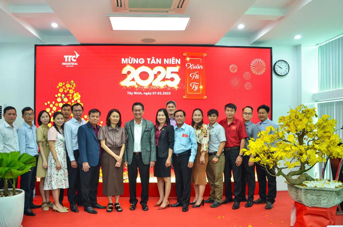 Khởi đầu năm mới hanh thông, TTC IR đón lộc Ất Tỵ từ Ông Chủ tịch Tập đoàn TTC - Công Ty CP Khu Công Nghiệp Thành Thành Công (TTC IZ) Khởi đầu năm mới hanh thông, TTC IR đón lộc Ất Tỵ từ Ông Chủ tịch Tập đoàn TTC - Công Ty CP Khu Công Nghiệp Thành Thành Công (TTC IZ)