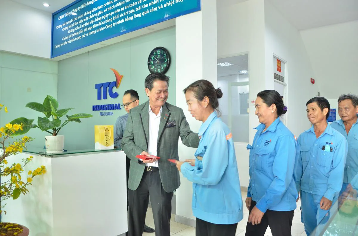 Khởi đầu năm mới hanh thông, TTC IR đón lộc Ất Tỵ từ Ông Chủ tịch Tập đoàn TTC - Công Ty CP Khu Công Nghiệp Thành Thành Công (TTC IZ) Khởi đầu năm mới hanh thông, TTC IR đón lộc Ất Tỵ từ Ông Chủ tịch Tập đoàn TTC - Công Ty CP Khu Công Nghiệp Thành Thành Công (TTC IZ)