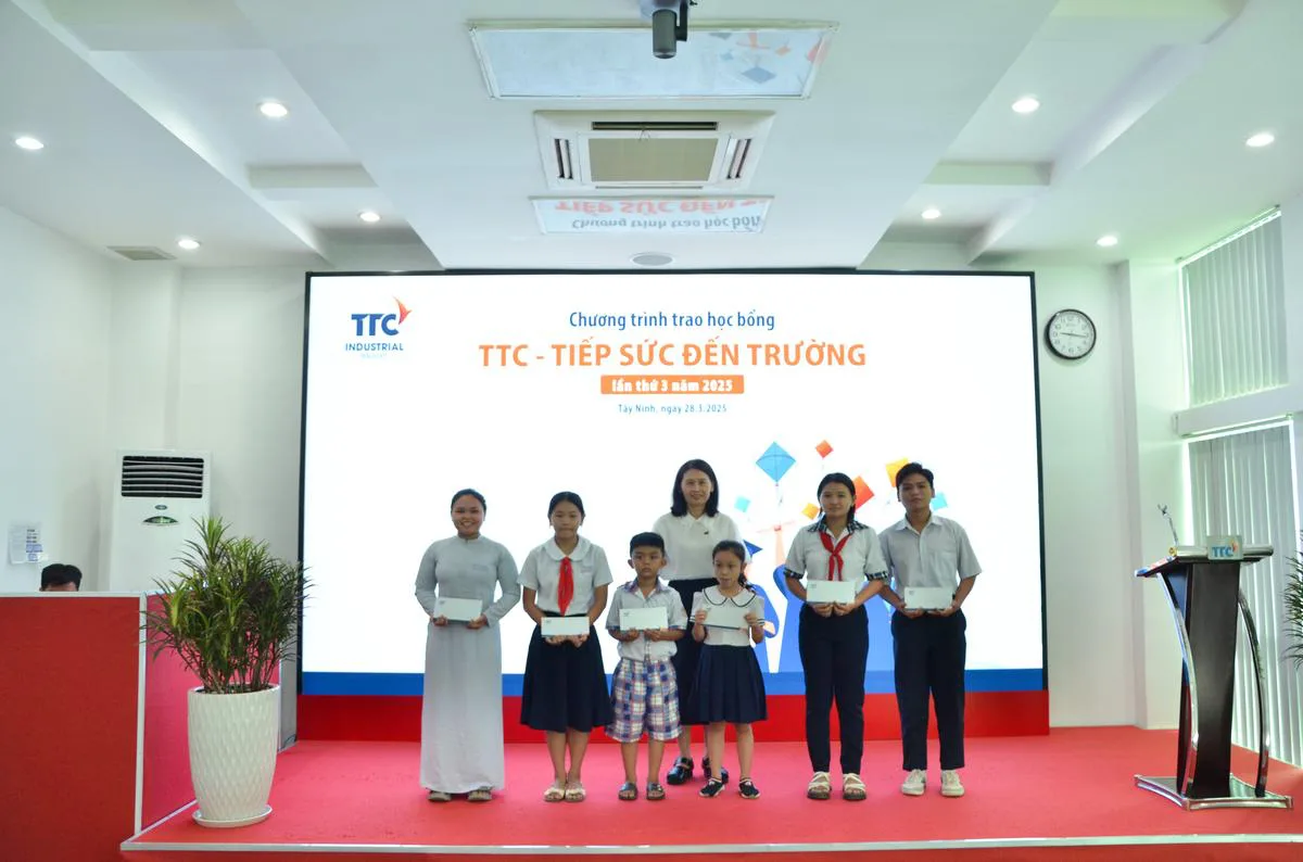 TTC IZ Trao học bổng TTC – TIẾP SỨC ĐẾN TRƯỜNG LẦN 3 NĂM 2025