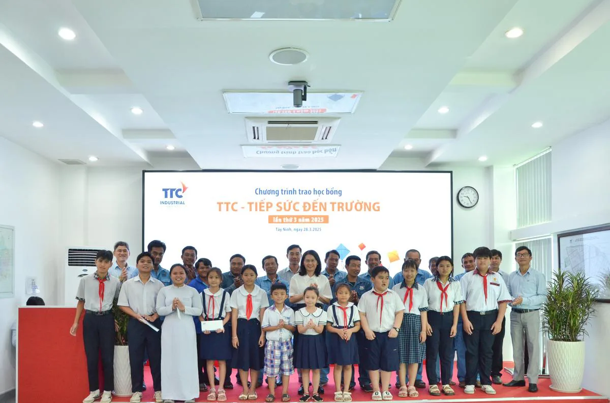 TTC IZ Trao học bổng TTC - TIẾP SỨC ĐẾN TRƯỜNG LẦN 3 NĂM 2025 - Công Ty CP Khu Công Nghiệp Thành Thành Công (TTC IZ)