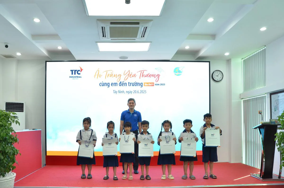 TTC IZ tổ chức chương trình “áo trắng yêu thương cùng em đến trường 2025” tại Khu công nghiệp Thành Thành Công, Tây Ninh