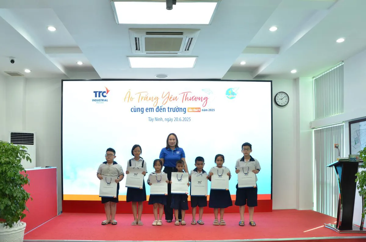 TTC IZ tổ chức chương trình "áo trắng yêu thương cùng em đến trường 2025" tại Khu công nghiệp Thành Thành Công, Tây Ninh - Công Ty CP Khu Công Nghiệp Thành Thành Công (TTC IZ) TTC IZ tổ chức chương trình "áo trắng yêu thương cùng em đến trường 2025" tại Khu công nghiệp Thành Thành Công, Tây Ninh - Công Ty CP Khu Công Nghiệp Thành Thành Công (TTC IZ)
