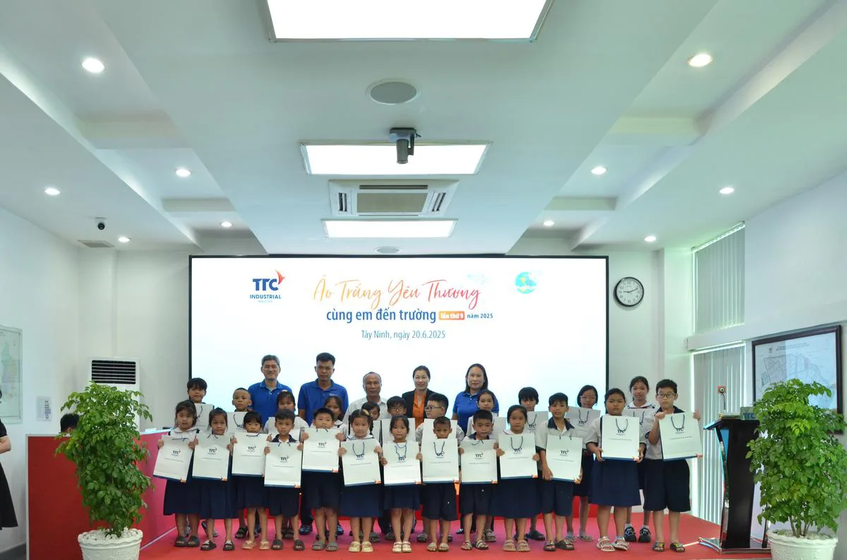 TTC IZ tổ chức chương trình "áo trắng yêu thương cùng em đến trường 2025" tại Khu công nghiệp Thành Thành Công, Tây Ninh - Công Ty CP Khu Công Nghiệp Thành Thành Công (TTC IZ) TTC IZ tổ chức chương trình "áo trắng yêu thương cùng em đến trường 2025" tại Khu công nghiệp Thành Thành Công, Tây Ninh - Công Ty CP Khu Công Nghiệp Thành Thành Công (TTC IZ)