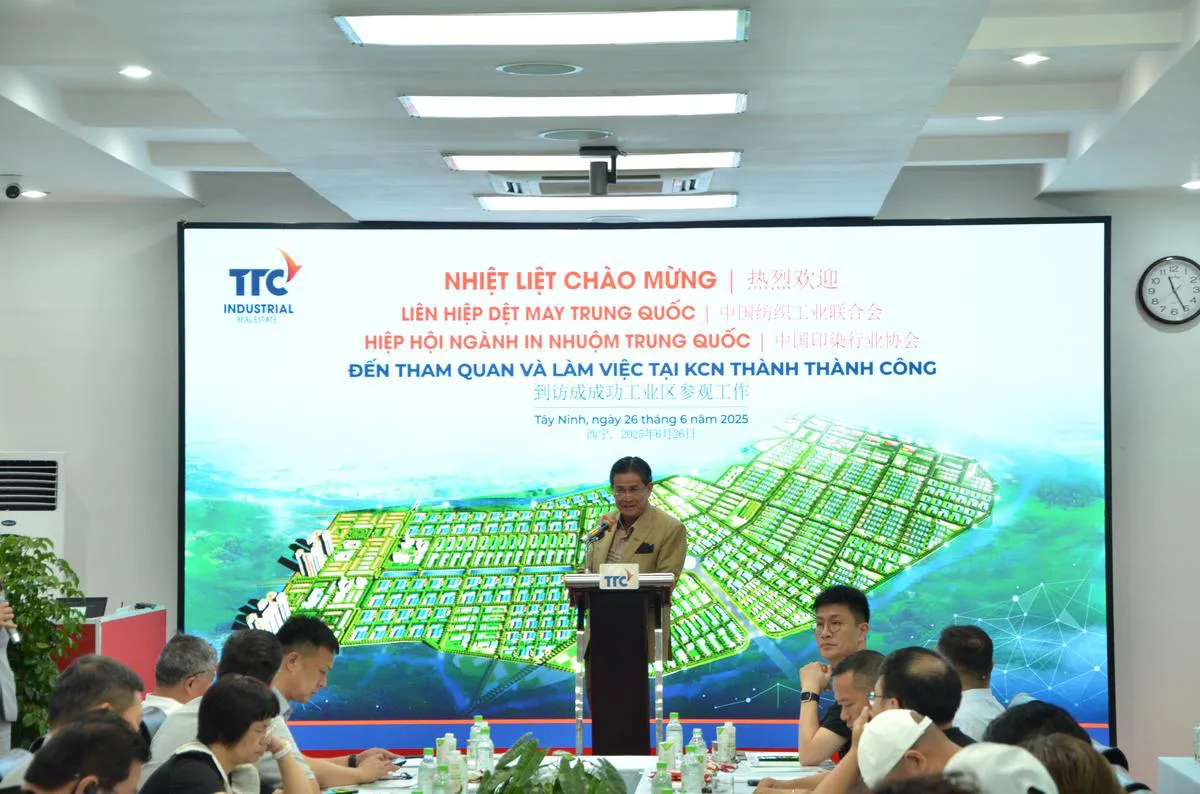 TTC IZ ĐÓN TIẾP HIỆP HỘI NGÀNH IN NHUỘM TRUNG QUỐC: GIỚI THIỆU CƠ SỞ HẠ TẦNG ĐỒNG BỘ HIỆN ĐẠI