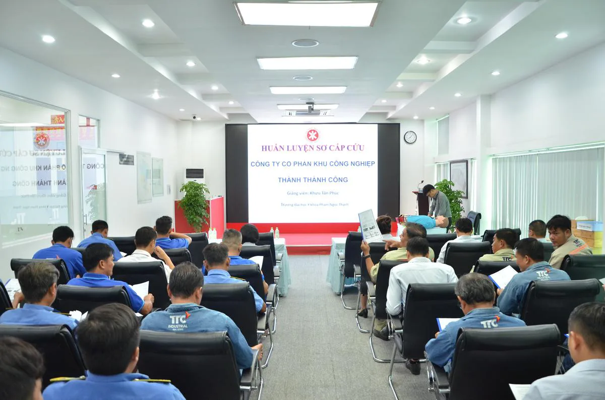 TTC IZ trang bị kỹ năng sơ cấp cứu và an toàn lao động, xây dựng môi trường làm việc an toàn