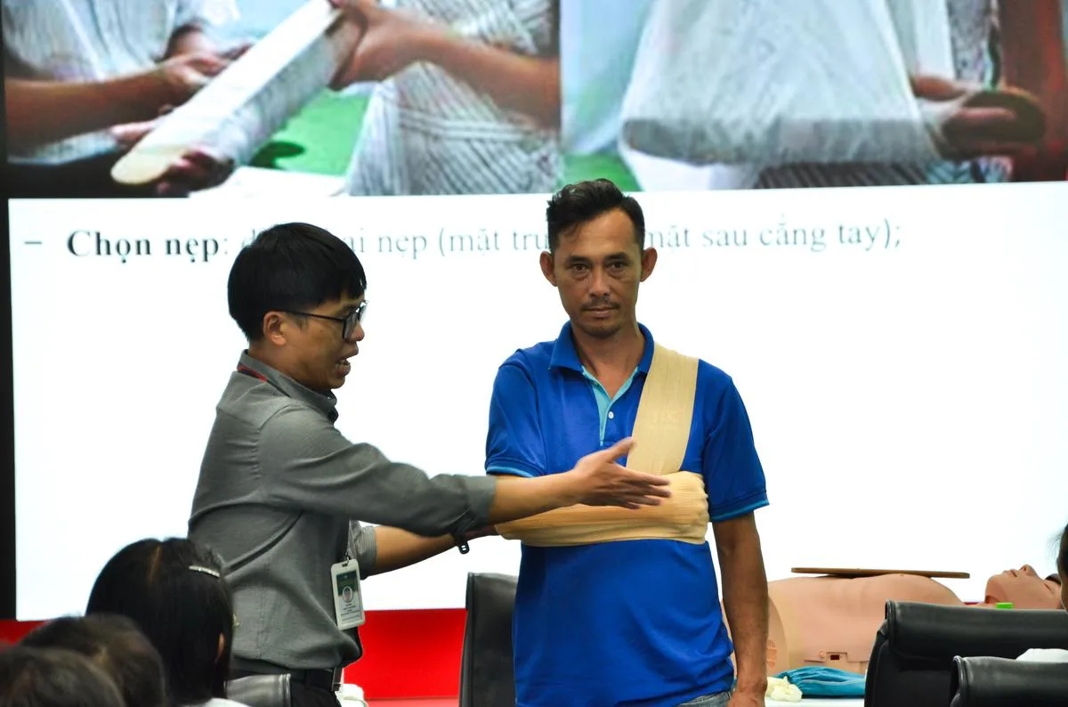 TTC IZ trang bị kỹ năng sơ cấp cứu và an toàn lao động, xây dựng môi trường làm việc an toàn - Công Ty CP Khu Công Nghiệp Thành Thành Công (TTC IZ)