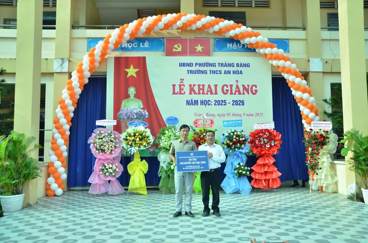 TTC IZ trao tặng 1000 quyển tập, thắp sáng ước mơ học đường - Công Ty CP Khu Công Nghiệp Thành Thành Công (TTC IZ) TTC IZ trao tặng 1000 quyển tập, thắp sáng ước mơ học đường - Công Ty CP Khu Công Nghiệp Thành Thành Công (TTC IZ)