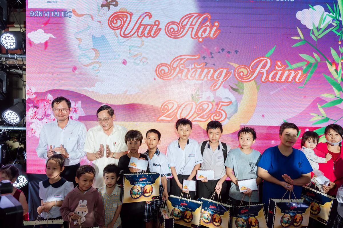 TTC IZ thắp sáng "Đêm Hội Trăng Rằm", gieo mầm yêu thương - Công Ty CP Khu Công Nghiệp Thành Thành Công (TTC IZ) TTC IZ thắp sáng "Đêm Hội Trăng Rằm", gieo mầm yêu thương - Công Ty CP Khu Công Nghiệp Thành Thành Công (TTC IZ)