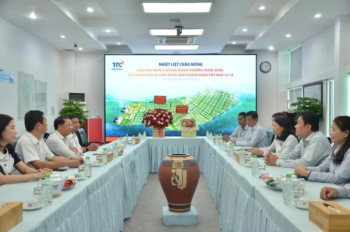 TTC IZ đón tiếp đoàn Lãnh Đạo Phường Trảng Bàng đến thăm và chúc mừng ngày Doanh Nhân Việt Nam - Công Ty CP Khu Công Nghiệp Thành Thành Công (TTC IZ) TTC IZ đón tiếp đoàn Lãnh Đạo Phường Trảng Bàng đến thăm và chúc mừng ngày Doanh Nhân Việt Nam - Công Ty CP Khu Công Nghiệp Thành Thành Công (TTC IZ)