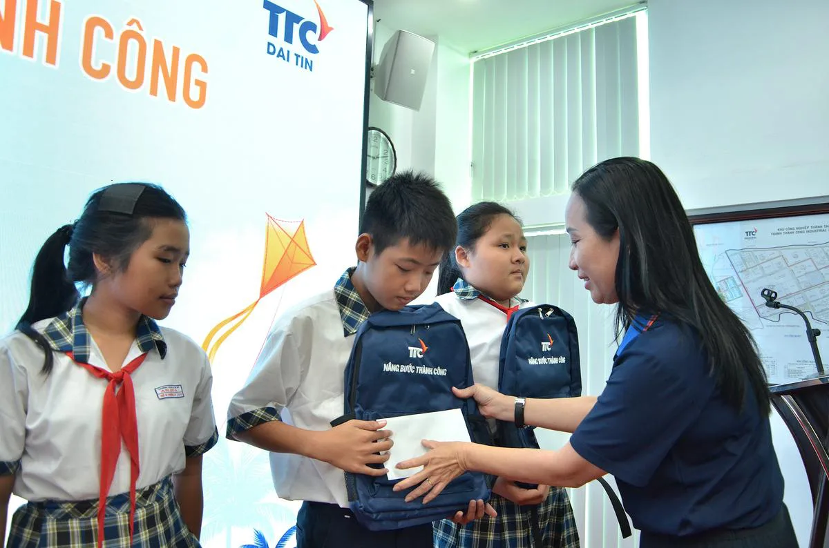 40 năm hành trình: TTC IZ – Nâng bước thành công - Công Ty CP Khu Công Nghiệp Thành Thành Công (TTC IZ) 40 năm hành trình: TTC IZ – Nâng bước thành công - Công Ty CP Khu Công Nghiệp Thành Thành Công (TTC IZ)