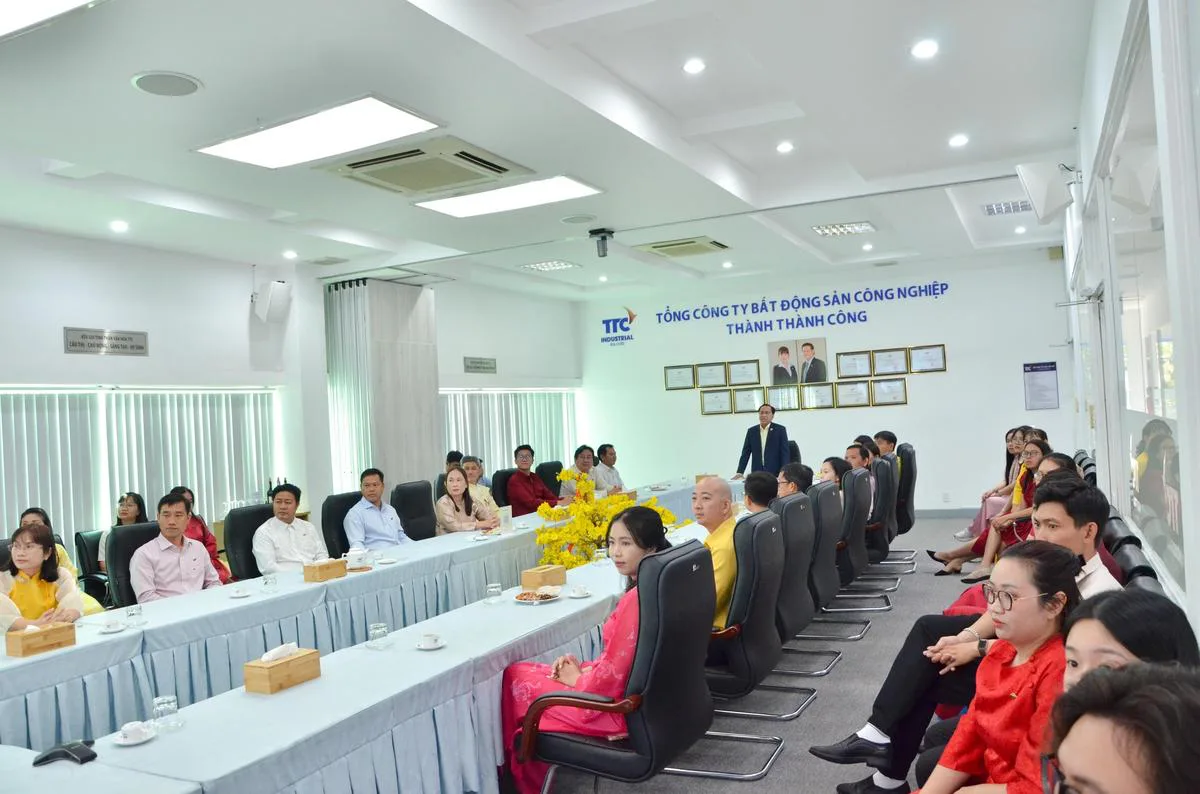 Mừng Tân niên 2026: Mã lực khai xuân - Vạn lộ hanh thông - Công Ty CP Khu Công Nghiệp Thành Thành Công (TTC IZ)