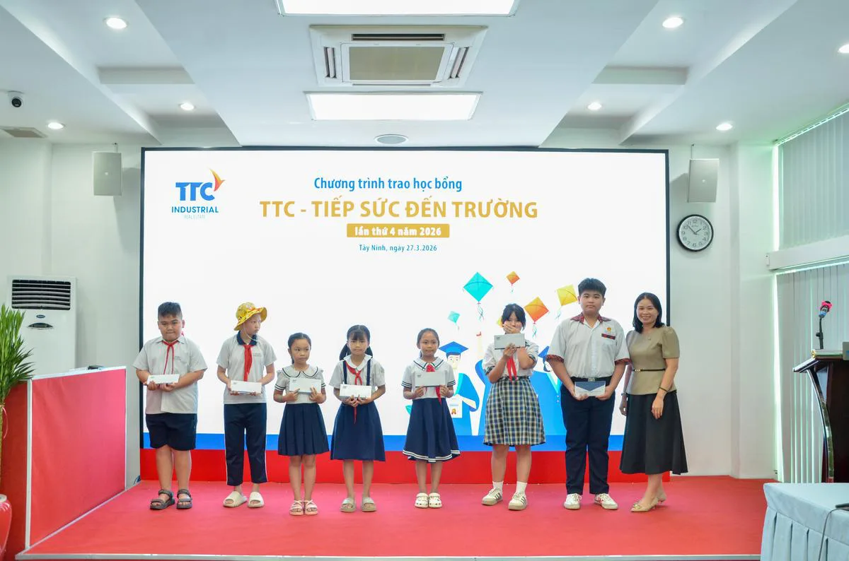 TTC IZ tiếp tục hành trình “Tiếp sức đến trường” lần 4 năm 2026 - Công Ty CP Khu Công Nghiệp Thành Thành Công (TTC IZ)