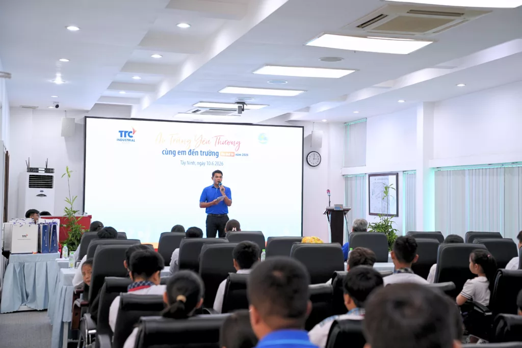“Áo trắng yêu thương – Cùng em đến trường” năm 2026 - Hành trình 10 năm lan tỏa giá trị cộng đồng - Công Ty CP Khu Công Nghiệp Thành Thành Công (TTC IZ)