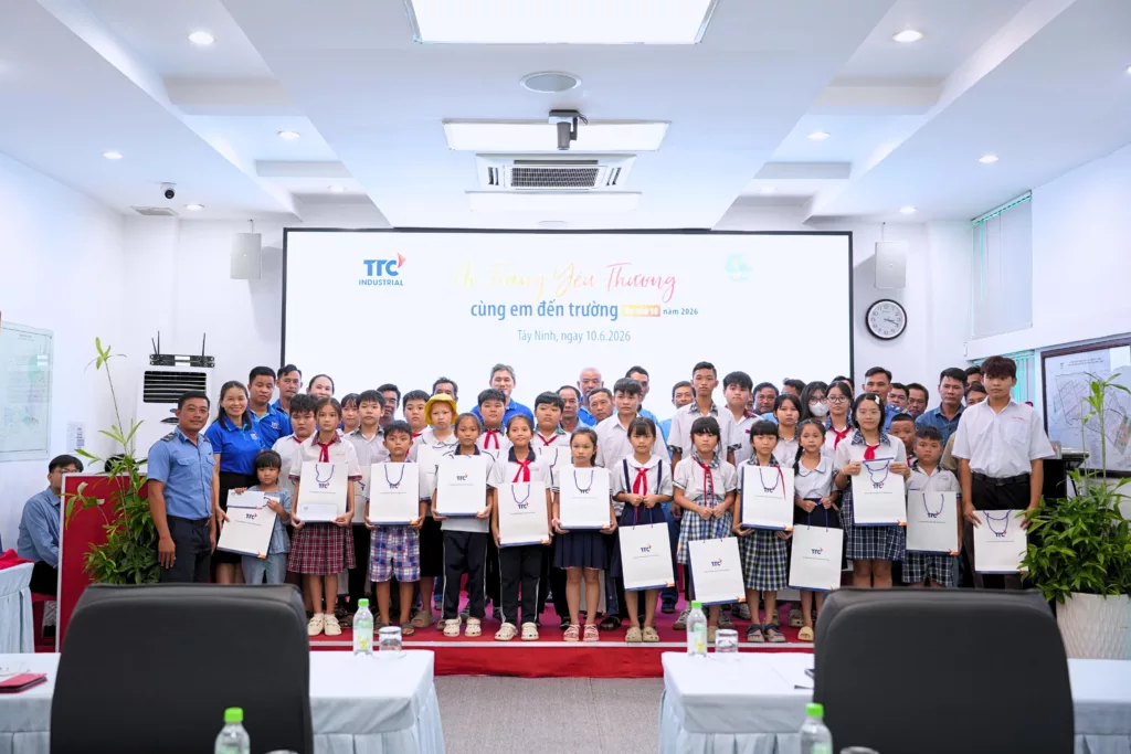 “Áo trắng yêu thương – Cùng em đến trường” năm 2026 - Hành trình 10 năm lan tỏa giá trị cộng đồng - Công Ty CP Khu Công Nghiệp Thành Thành Công (TTC IZ)