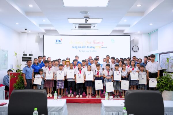 “Áo trắng yêu thương – Cùng em đến trường” năm 2026 - Hành trình 10 năm lan tỏa giá trị cộng đồng - Công Ty CP Khu Công Nghiệp Thành Thành Công (TTC IZ) “Áo trắng yêu thương – Cùng em đến trường” năm 2026 - Hành trình 10 năm lan tỏa giá trị cộng đồng - Công Ty CP Khu Công Nghiệp Thành Thành Công (TTC IZ)