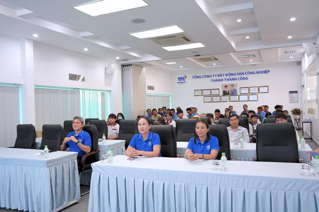 “Áo trắng yêu thương – Cùng em đến trường” năm 2026 - Hành trình 10 năm lan tỏa giá trị cộng đồng - Công Ty CP Khu Công Nghiệp Thành Thành Công (TTC IZ)