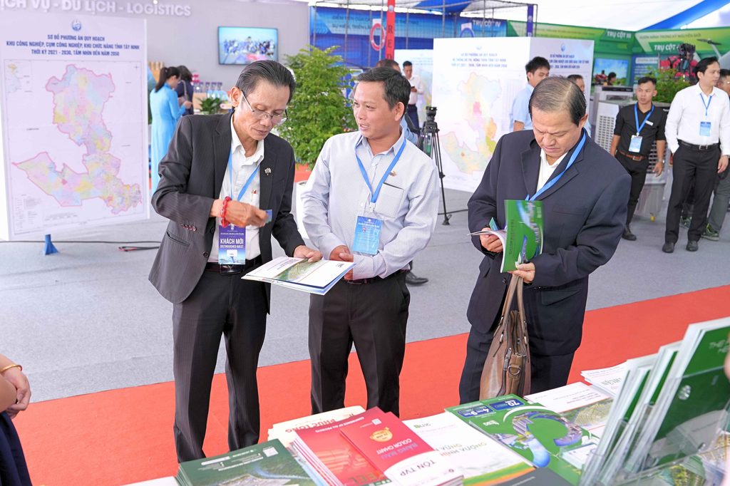 TTC IZ nhận Quyết định thành lập Cụm công nghiệp Tân Hội 3 và 4, mở rộng không gian phát triển tại Tây Ninh - Công Ty CP Khu Công Nghiệp Thành Thành Công (TTC IZ) TTC IZ nhận Quyết định thành lập Cụm công nghiệp Tân Hội 3 và 4, mở rộng không gian phát triển tại Tây Ninh - Công Ty CP Khu Công Nghiệp Thành Thành Công (TTC IZ)